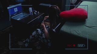 Voyeur Cam: Manicure Clip 1 of 4 | June 5th