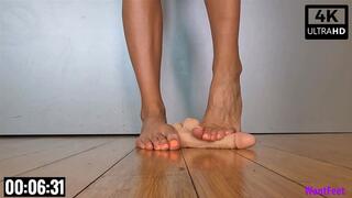 Amazon Woman Dildo Crush - 4K MP4