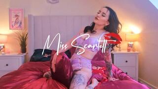 Scarlett's hot satin kimono & lingerie pillow fuck