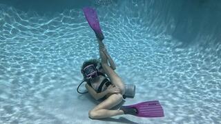 Full Faced Scuba Orgasms and Breath Play with Nathalia