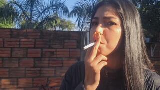 Latina Smoker – Cruel, Calm and Addictive”