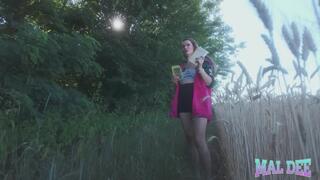 FoodOral baddie's break turns into a public park handjob