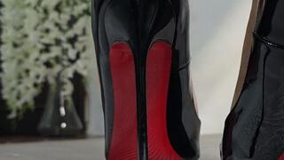 Nicolle heel popping off her lobies in sexy jeans shorts