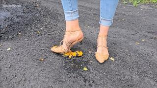 Walkover Crushing and Walking in my Sexy Low Work Heels