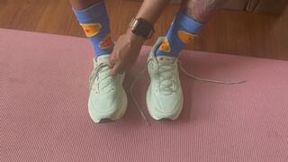 PRINCESS PEAXH STINKY SHOE SNIFFER PART 1