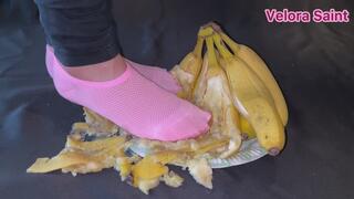 Bananas vs pink fishnet socks