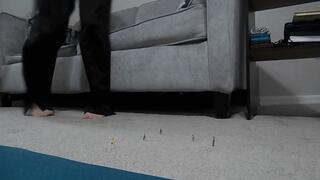 Aware Giantess Has Fun