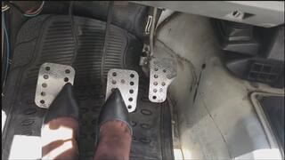 Misadventure in the street for a hot girl