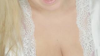 Maisie Lewis and her squirting dildo