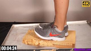 Crunch Sneaker Crush - 4K MP4