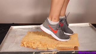 Crunch Sneaker Crush - Food Crushing - HD MP4