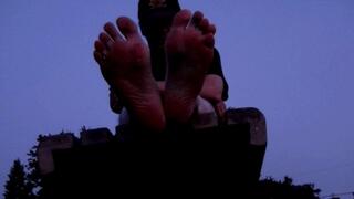 Waiting for foot slave