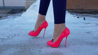 Nando Muzi high heels walking on very slippery snow, high heels slide on ice, shoe on snow