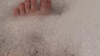 Splashing My Toes and Humming Along in My Cute Pink Bubble Bath ????