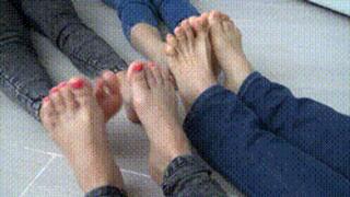 play footsie different positions 9Ac