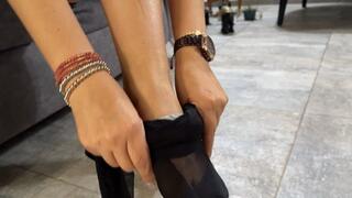 Kalinda gets frustrated because she can't get the Fiat to start