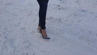 High heels walking on snow, high heels slipping on ice, louboutin on snow, louboutin on ice