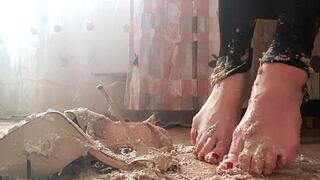 Porridge on high heels, sticky feet, messy crush high heels, ripped pantyhose, messy stilettos