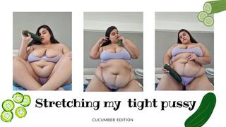 Stretching my thight Pussy: Cucumber Edition