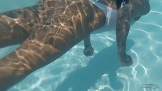 579 - In the end she managed to escape!