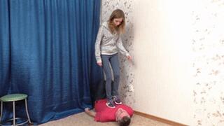 Buddy is ordered to sniff the soles of the college girl, vf1065h 720p