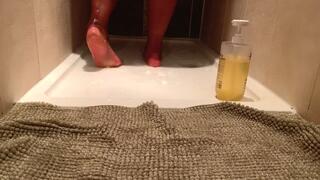 Sole Seduction: Voluptuous Ebony Domme Drenches Her Feet in Shower Power