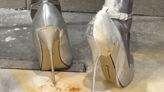 Silver 16cm Heels Doused in Piss, Tomato Soup and Paint MP4