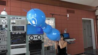 Sushii Blows a Giant Bee (MP4 - 1080p)