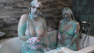 Dolly & Lauren's Messy Gunge Bath