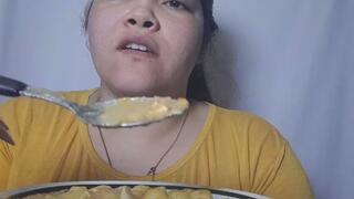 Hungry giantess devours tiny people for her meal