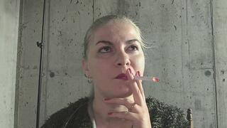 Davidoff Red and red nails: close-up