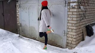high heels walking in snow, high heels slipping on ice and snow, high heels on snow