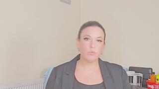 Maisie Lewis is horny after work & fucks herself on a chair