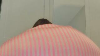 Hot milf stepmom twerks and ass shakes with no panties on