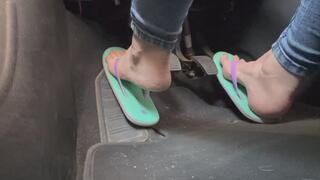 PEDALPUMPING IN SLIPPERS PEDAL BRAKE GAS PEDAL - FLOOR VIEW