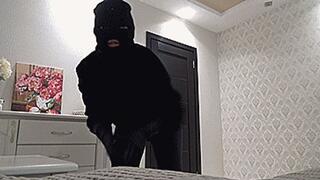 strang the victim a