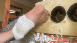 Itching Football Player Feet II - itching powder, tickling in football cleats