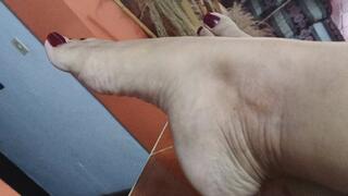 Very nice pronounced arches on the feet of the goddess Roxan (3)