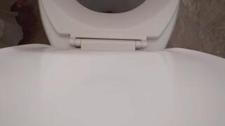 6 videos with peeing, farting, grunting and unexpected plops