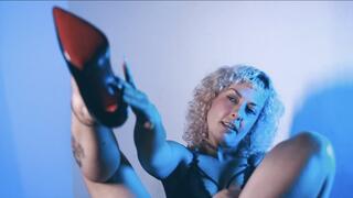 Gorgeous Marilou is Back to Evol Feet: Foot Worship and Hot Masturbation With The Queen