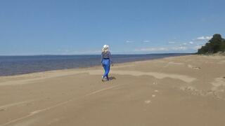 Blue style 2 - Flashing on beach