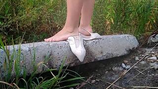 Ruined high heels, high heels wrecked, ruined high heels, high heels crush, high heels bending, dirty high heels, dirty feet, high heels destruction, stilettos wrecked