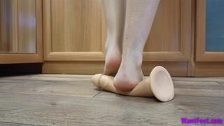 Valera Dildo Crush - Barefoot - HD MP4