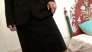 THIS SLUTTY MILF OFFERS HER HOLES TO A BBC FOR THE FIRST TIME