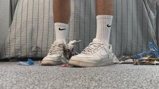 My Dirty Sneaker Trample – Abgenutzte Nike Air