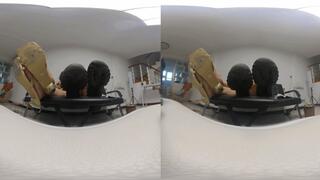 NEW 3DVR180 YUANYUAN HEIYU showed off his dirty shoes and feet