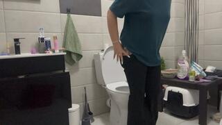 Bloated belly toilet with huge fartss