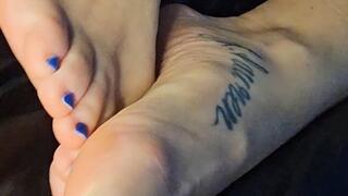 Meet Aliza Garnet and her tatted feet