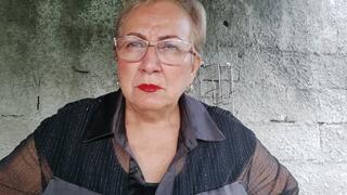 A giantess grabs her lovers and makes them small to be painted with her high heels (1)