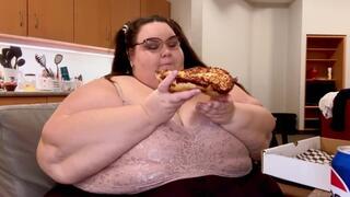 SSBBW vs 4lb Deep Dish Pizza